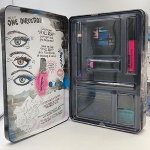 Lot of 4  Make-up Kits New In Tin